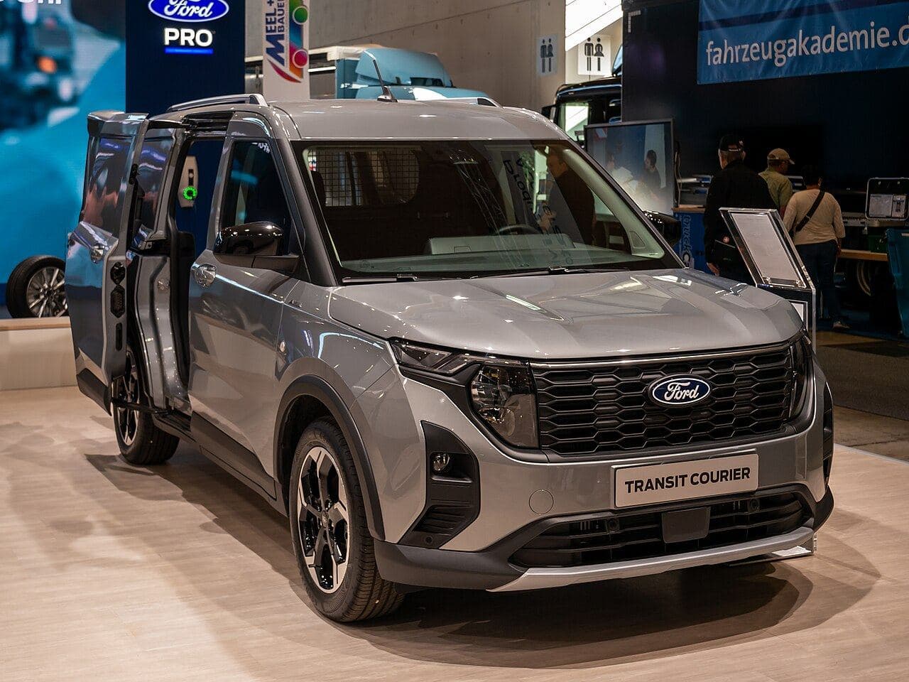 Ford E-Tourneo Courier Titanium 43 kWh