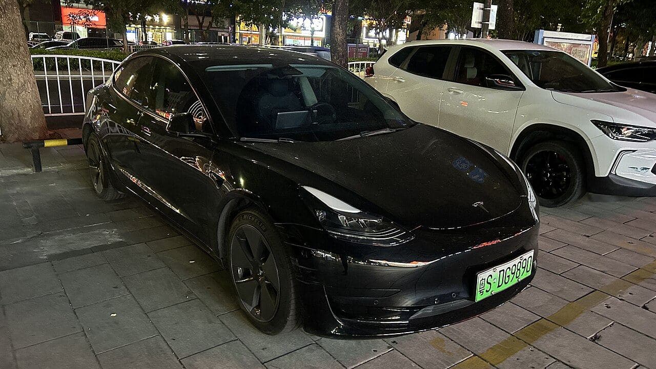 Tesla Model 3 Arkadan İtişli